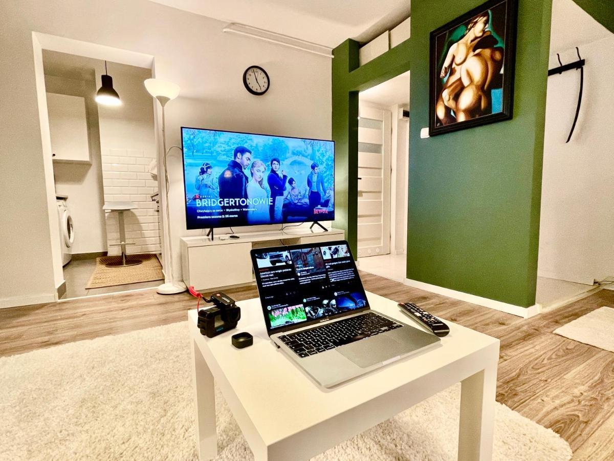 Holiday Metro Fast Wifi Tv'70 Netflix Hbo Appletv Varsovia Exterior foto